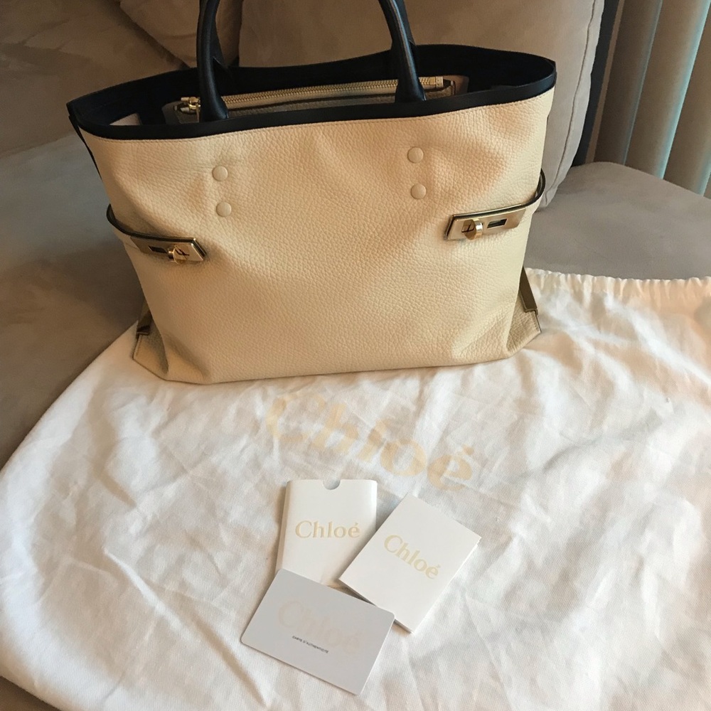 Chloé Medium Lambskin Leather Tote in Husky color